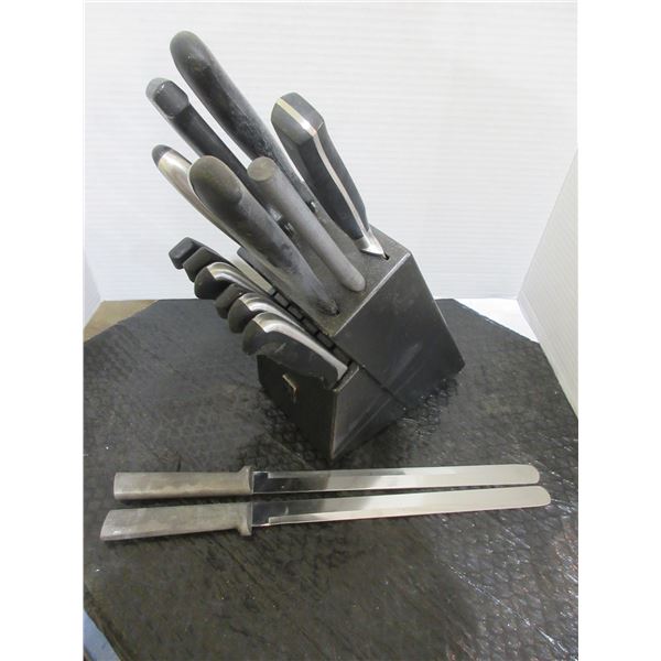 KNIFE BLOCK C/W 17 ASSORTED KNIVES