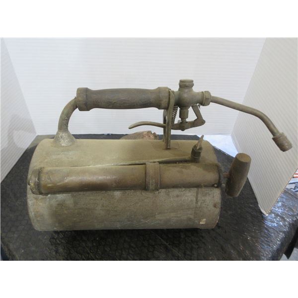 ANTIQUE:  GAS TORCH C/W PUMP