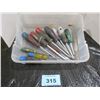 Image 2 : BIN C/W 10 ASSORTED SCREWDRIVERS