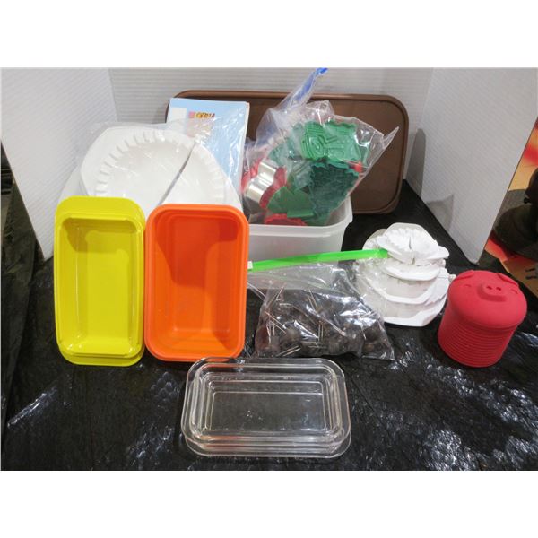 TUPPERWARE, LIDS C/W COOKIE CUTTERS, PUPPY CORN HOLDERS, MINI FORMS, BUTTER DISHES, ETC