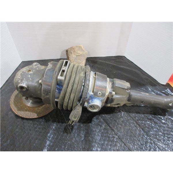 BLACK & DECKER 7" ANGLE GRINDER (WORKING)