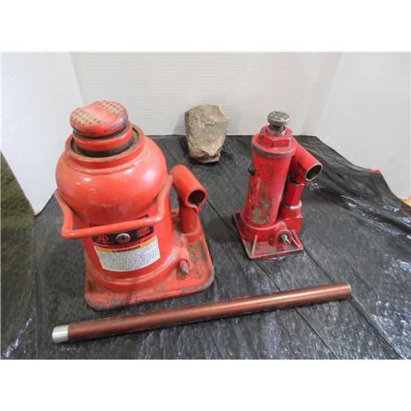2 BOTTLE JACKS, 1 HANDLE (20 TON & APPROX. 5 TON)