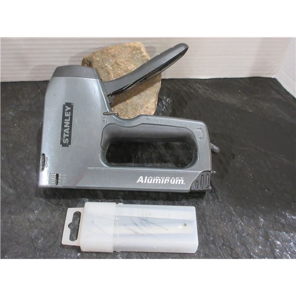 STANLEY ALUMINUM STAPLER & STAPLES