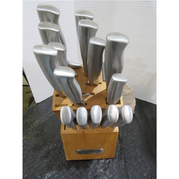 FARBERWARE 15 PIECE KNIFE SET & BLOCK