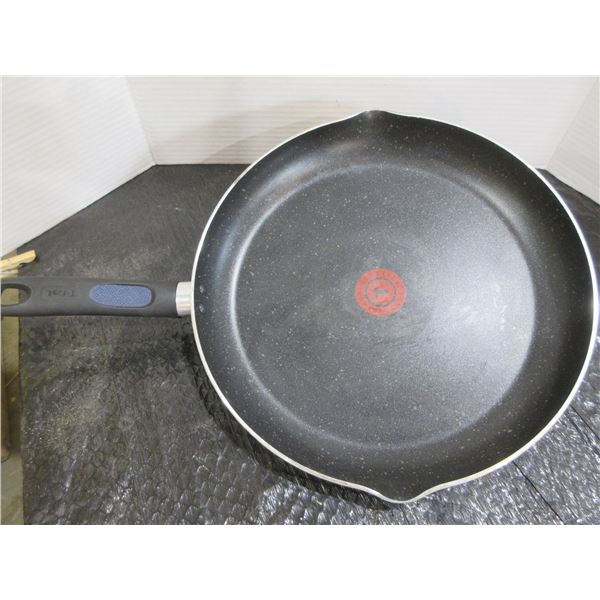 13" T-FAL NON-STICK FRYING PAN