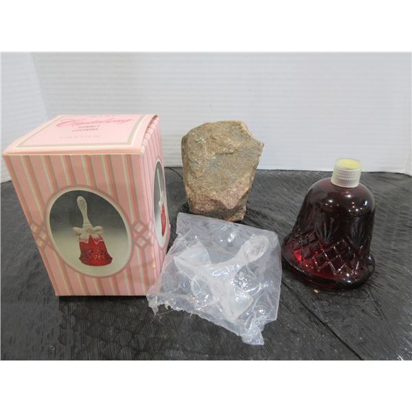 COLLECTABLE:  AVON CRYSTAL SONG BELL BOTTLE, COLGNE & ORIGINAL BOX