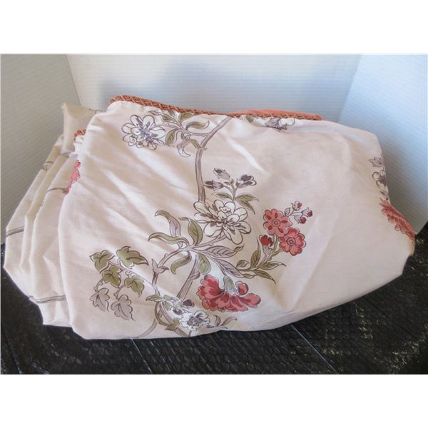 KING SIZE FLORAL DUVET COVER, BED SKIRT, 2 SHAMS & 2 PILLOWS