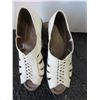 Image 1 : LADIES TRADITION SHOES (SIZE 8)