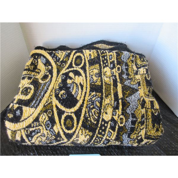 APPROX. 50" X 60" THROW