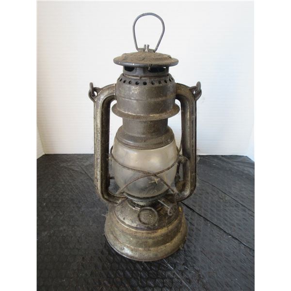 COLLECTABLE:  OIL LANTERN (NO. 276) (FEURERHAND)