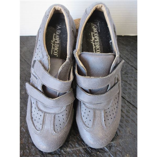 ARCOPEDICO LADIES SHOES (SIZE 37)