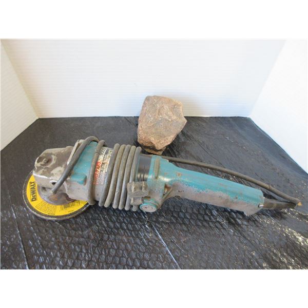 MAKITA 4.5" ANGLE GRINDER