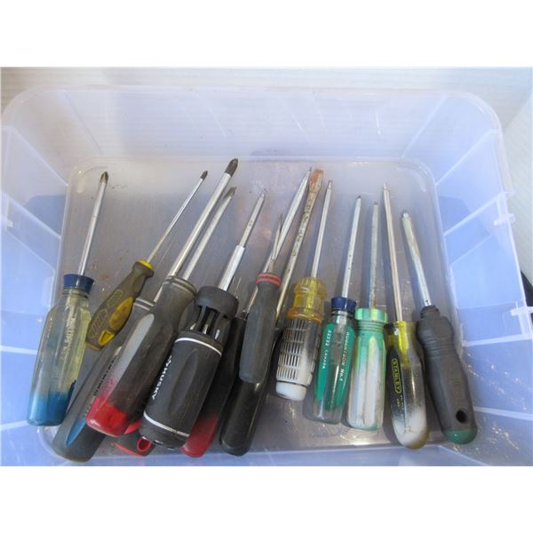 BIN C/W 14 ASSORTED SCREWDRIVERS