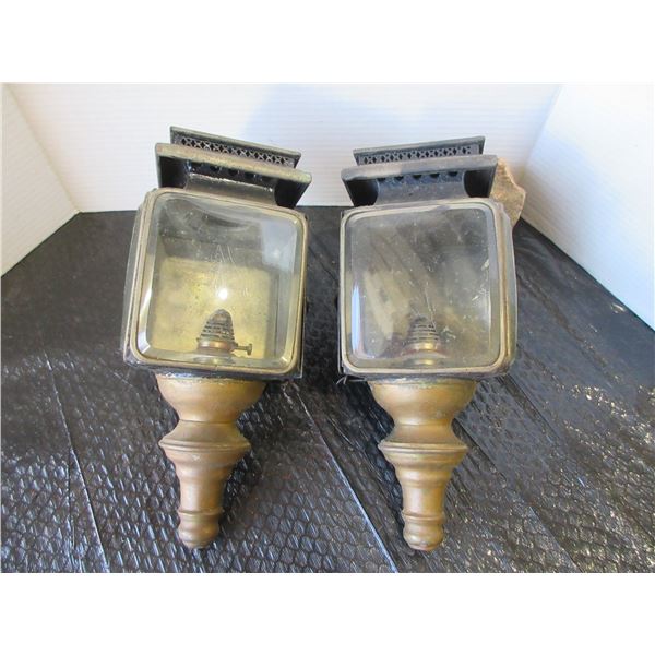 COLLECTABLE:  2 - CARRIAGE LANTERNS