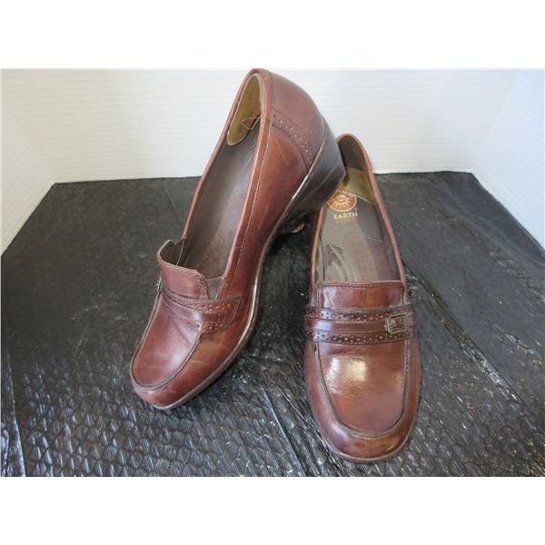 EARTH SPIRIT LADIES SHOES (SIZE 8)