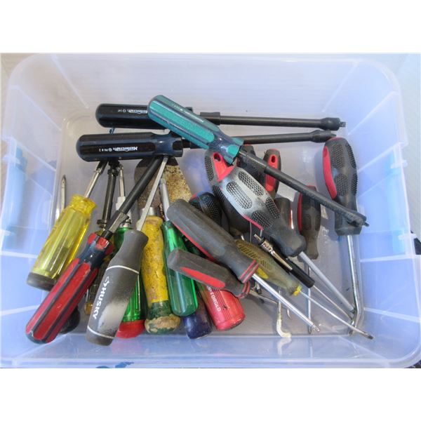 BIN C/W APPROX. 25 ASSORTED SCREWDRIVERS