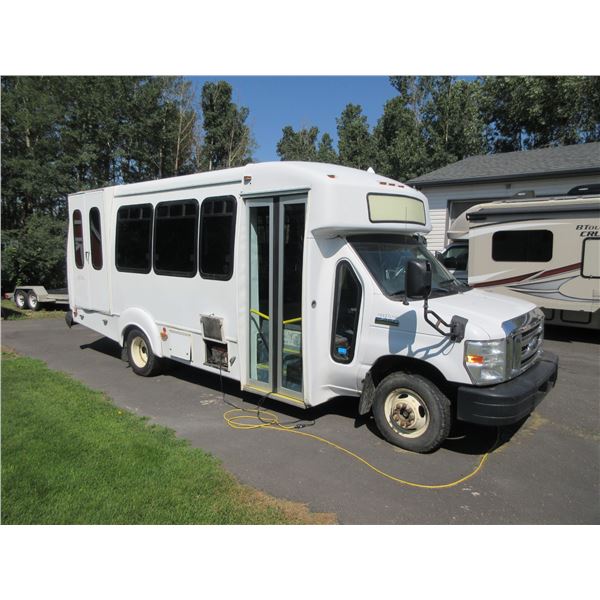 2012 FORD E450 DRW BUS
