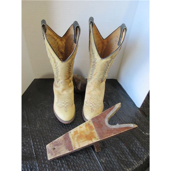 LADIES COWBOY BOOTS (SIZE 8)