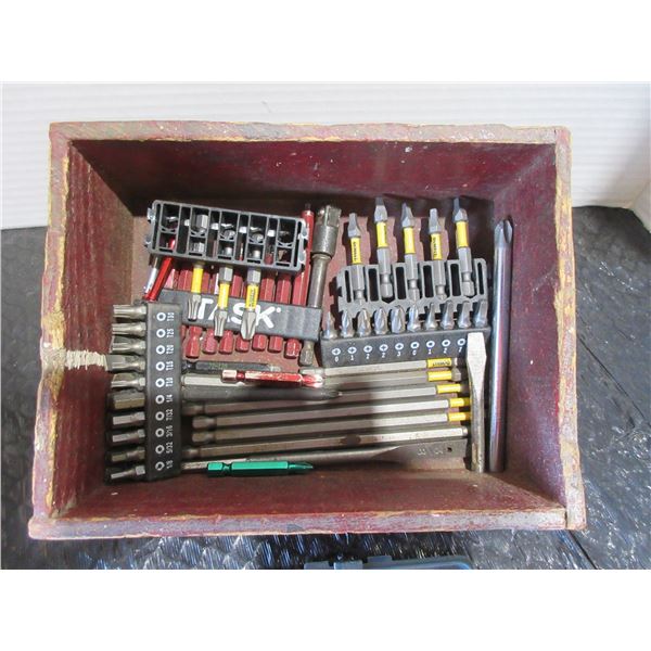 BOX C/W NUT DRIVER & SCREWDRIVER BITS