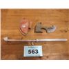 Image 1 : TIRE GAUGE & WHITETAIL SKINNING KNIFE