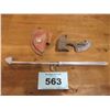 Image 3 : TIRE GAUGE & WHITETAIL SKINNING KNIFE