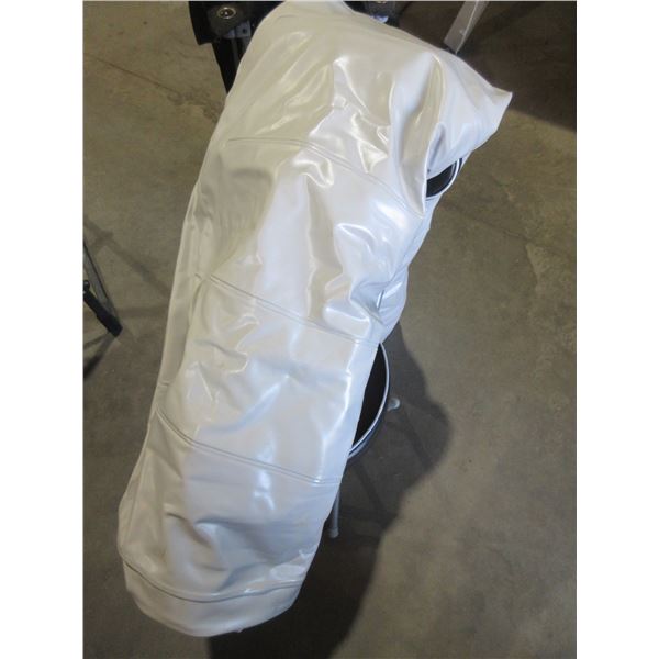 TWIN/DOUBLE AIR BED C/W BASE