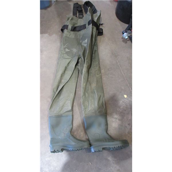 HIP WADERS (SIZE 10)