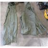 Image 1 : HELLY HANSON 2 PIECE RAIN SUIT (SIZE MEDIUM)