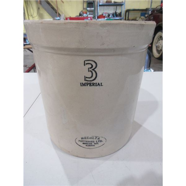 COLLECTABLE:  MEDALTA 3 GALLON CROCK