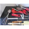 Image 3 : ASSORTED KITCHEN UTENSILS