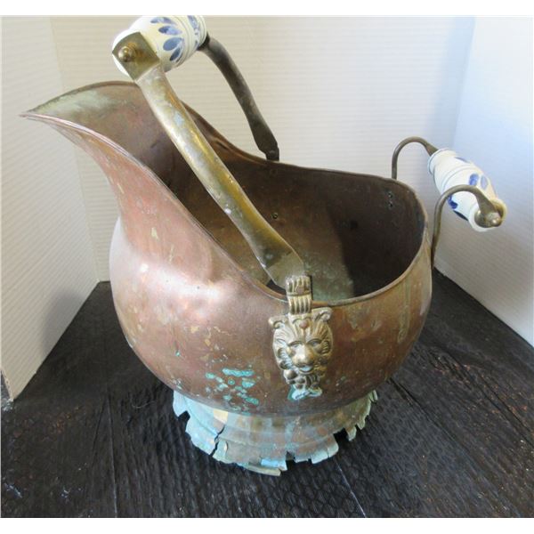 BRASS POT C/W LIION HEAD DECORATIONS