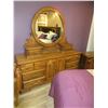Image 5 : 4 PIECE OAK BEDROOM SUITE