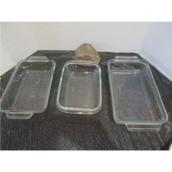 3 - BAKING DISHES (ANCHOR 8.5 X 6", KGG 7.5 X 5" & ANCHOR 10 X 6.5")