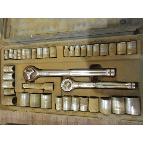 1/2" RATCHET, SOCKET SET & CASE