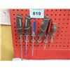 Image 1 : APPROX. 6 ASSORTED SCREWDRIVERS & HOLDER (PHILLIPS/STAR)