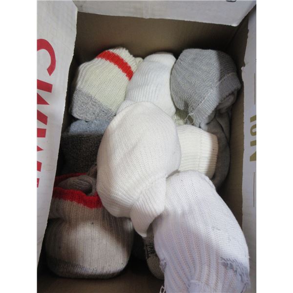 BOX C/W 12 PAIR MEN'S SOCKS (WOOL & WHITE SPORT)