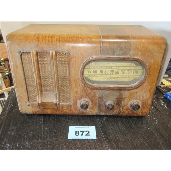 COLLECTABLE:  ARCADIA TUBE STYLE RADIO (17"L X 7"W X 12"H)
