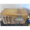 Image 3 : COLLECTABLE:  ARCADIA TUBE STYLE RADIO (17"L X 7"W X 12"H)