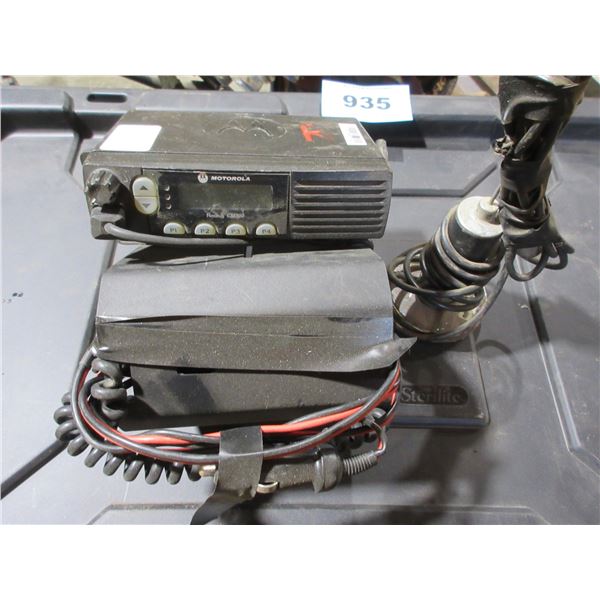 MOTOROLLA 2 WAY RADIO & MAGNETIC MOUNT ANTENNA