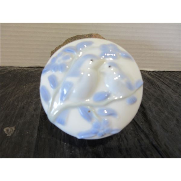 COLLECTABLE:  MUSIC BOXES OF THE WORLD - DENMARK "WONDERFUL COPENHAGEN:"