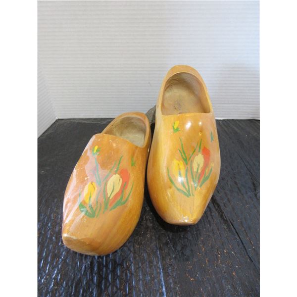 PAIR OF WOOD SHOES (HOLLAND)