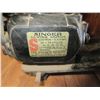 Image 6 : COLLECTABLE:  SINGER SEWING MACHINE & CASE