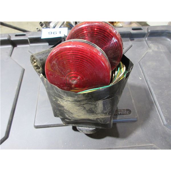 WIDE LOAD MAGNETIC INDICATOR LIGHTS (2) C/W 30' CABLE