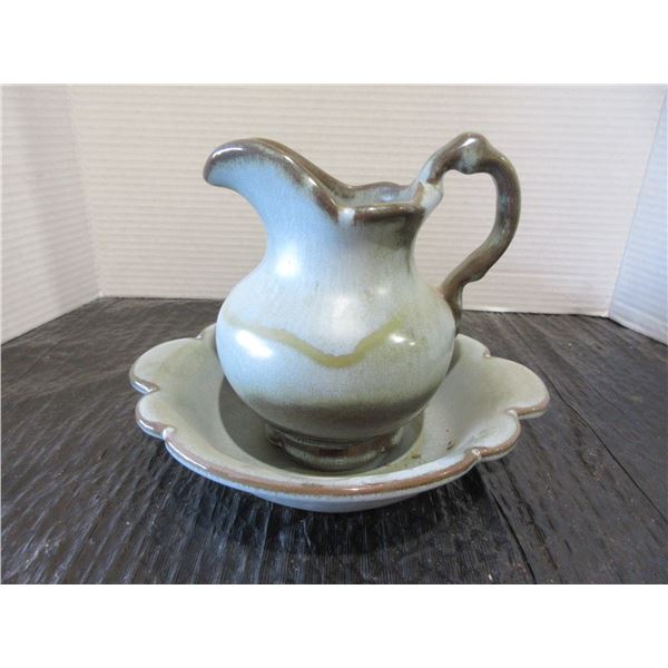 PITCHER & BASIN (APPROX. 7"H)