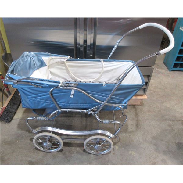 VINTAGE:  DOLL STROLLER/BASSINETTE (BLUE)