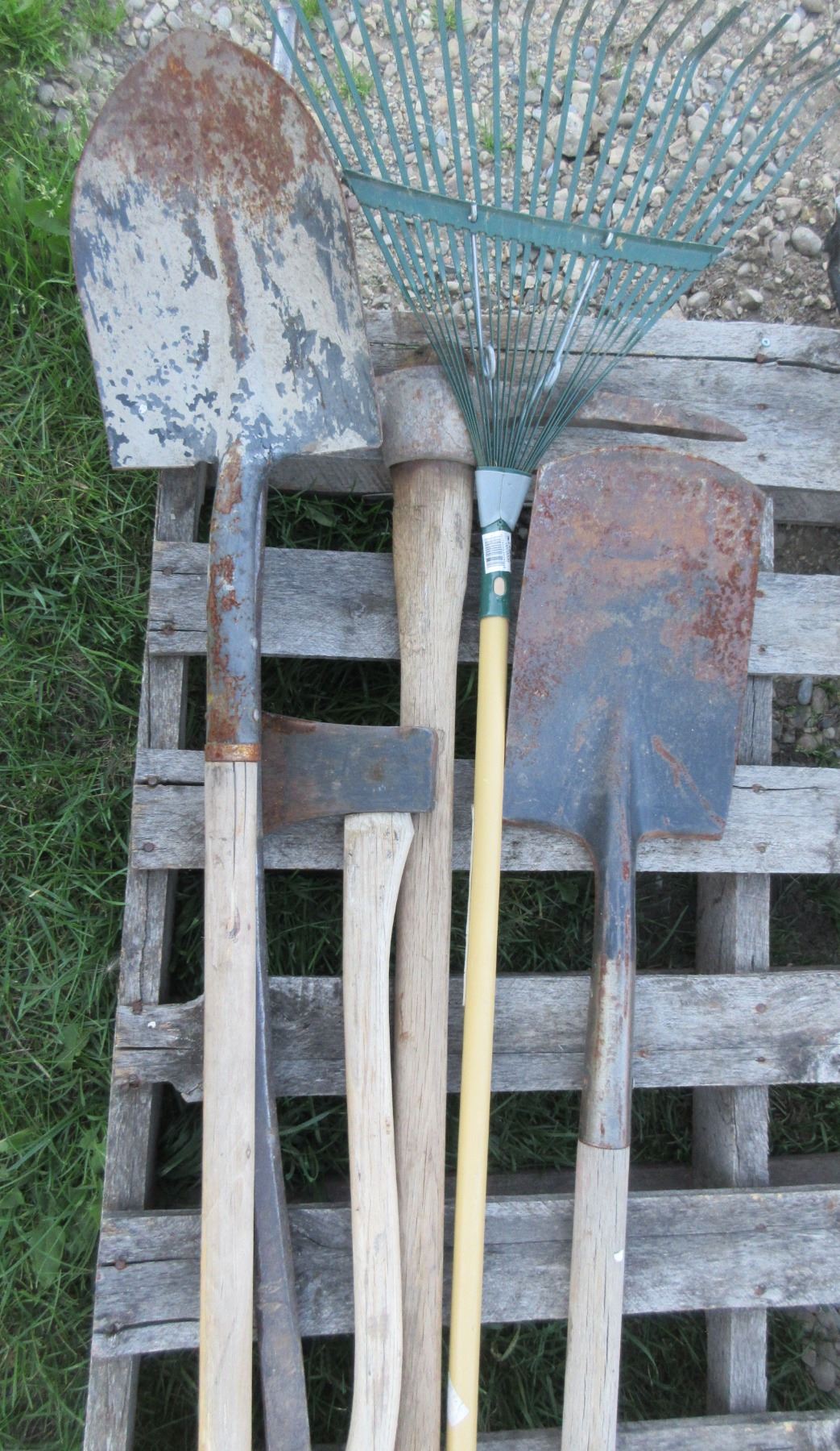 Crew Line Tools 6 UTILITY TOOLS (SPADE, RAKE, CROW BAR, PICK, RED HANDLE SHOVEL)