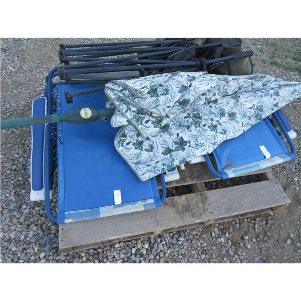 PALLET C/W 3 CHAIRS & UMBRELLA