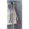 Image 1 : 5 UTILITY TOOLS (RAKE, HOE, FORK, SLEDGE HAMMER, SPADE)