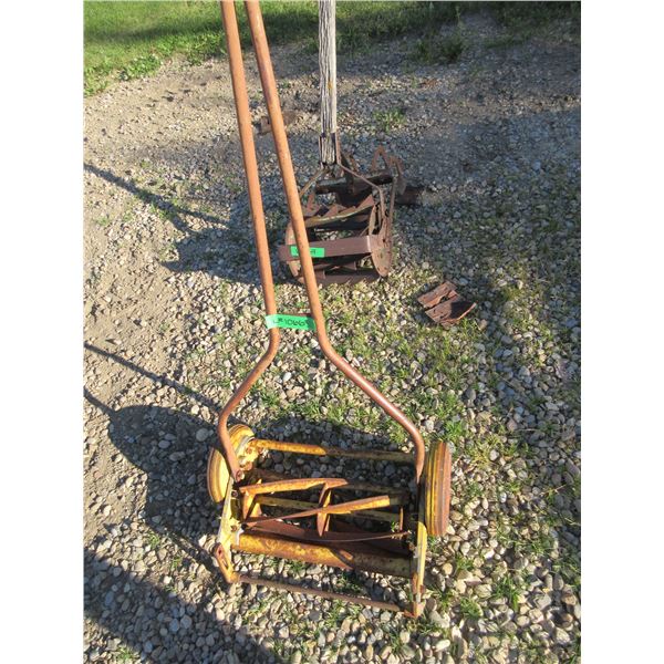 VINTAGE:  HAND PUSH LAWN MOWER (16")