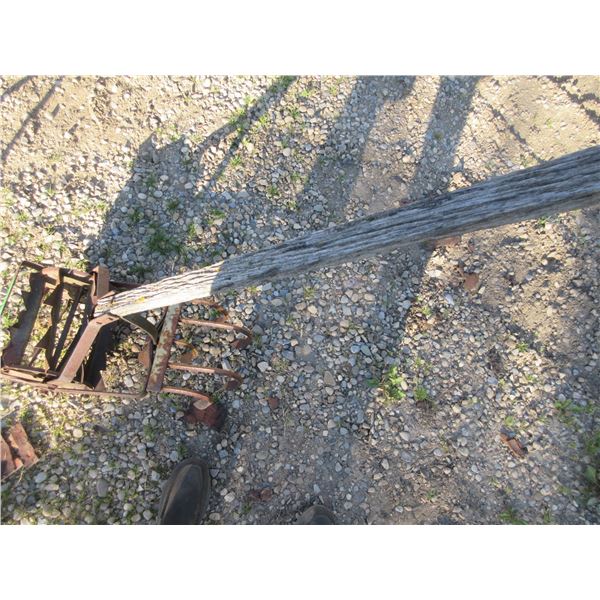 10" VINTAGE HAND PUSH GARDEN CULTIVATOR (WOOD ROTTON; METAL GOOD)
